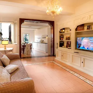 dama-charming-apartment-100m-from-piazza-del-campo.it-tuscanyhotel.com/